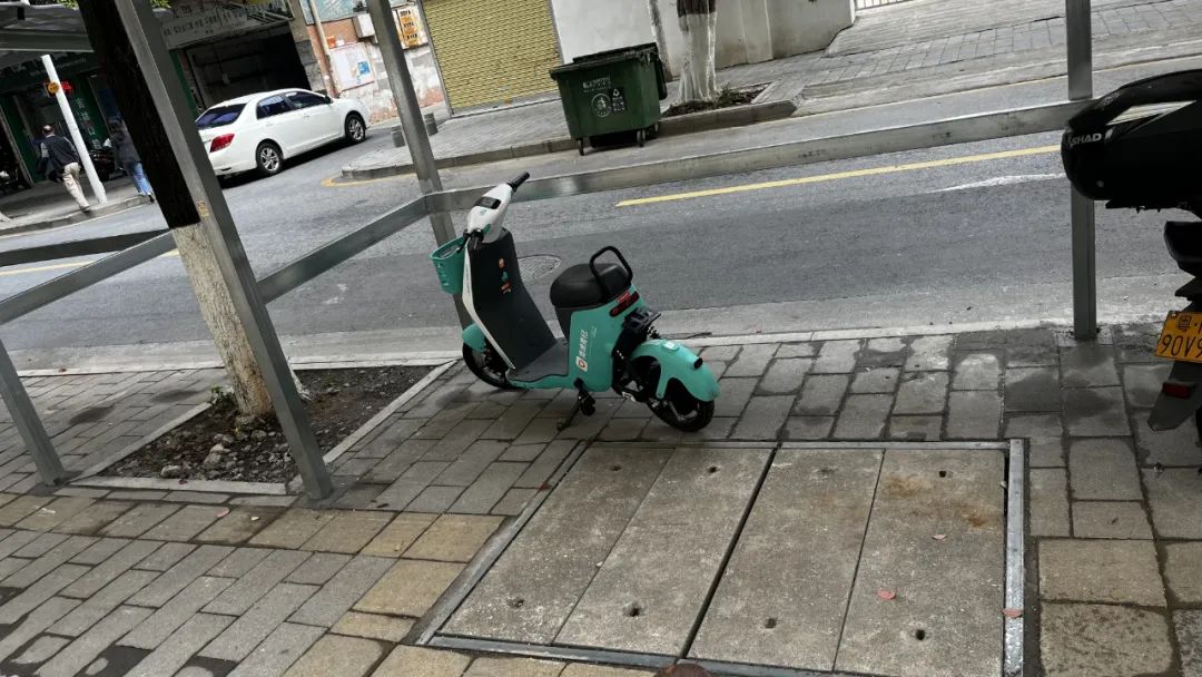 DƬ